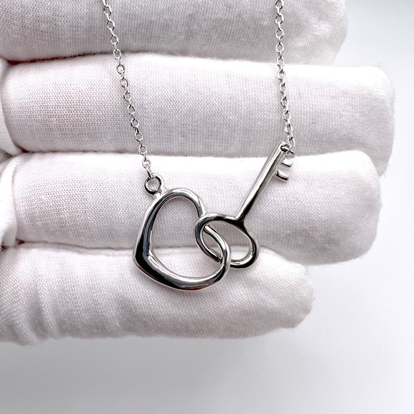 Sale $28! Sterling Silver Floating Heart & Key Necklace - Picture 3 of 15